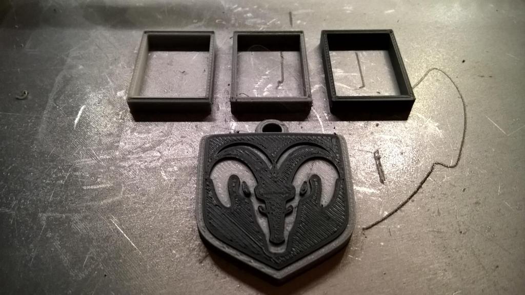 Брелок с логотипом Dodge Ram