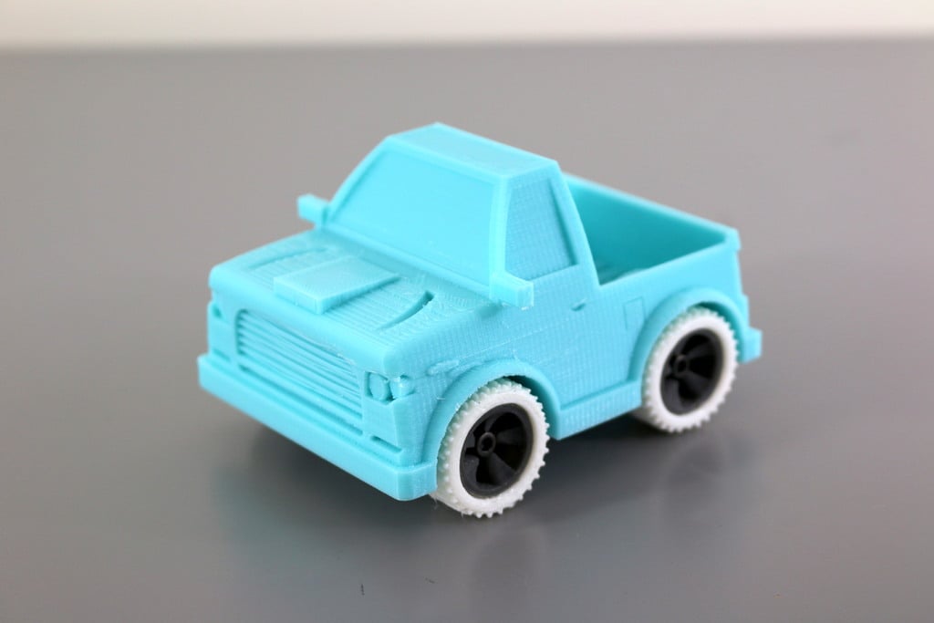 Крепкий маленький грузовик