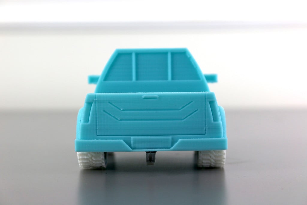 Крепкий маленький грузовик