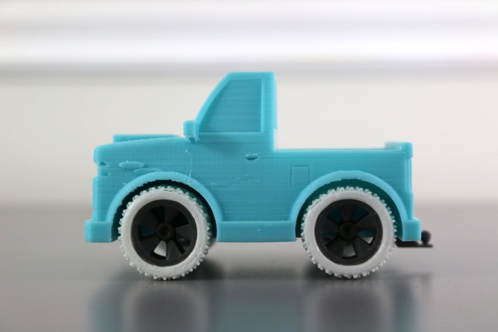 Крепкий маленький грузовик