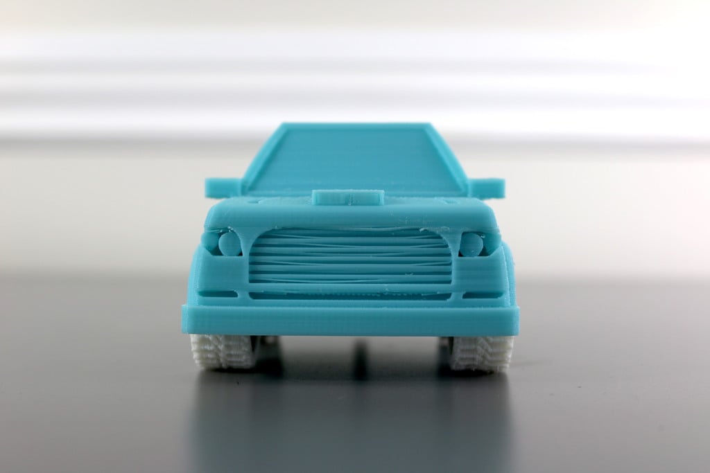 Крепкий маленький грузовик