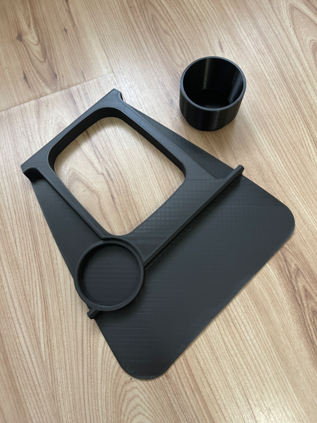 3D модель Органайзер с подстаканником для BMW E34 - фото 1