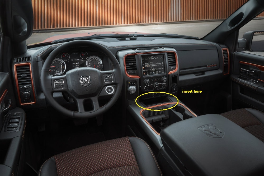 Вставка вспомогательного USB-выхода для Dodge Ram 1500 2017