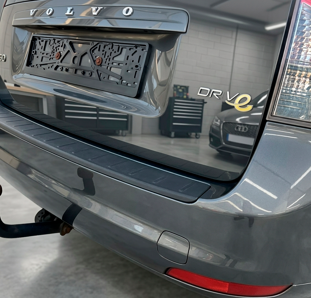 3D модель Заглушка заднього бампера (буксирувального гака) Volvo V50 LIFT 2008-2012 (OEM 30763008) - фото 1