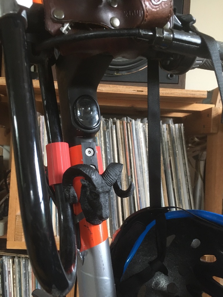 Набор для 3D-печати - Орнамент капота Dodge Ram для самоката Ninebot Max