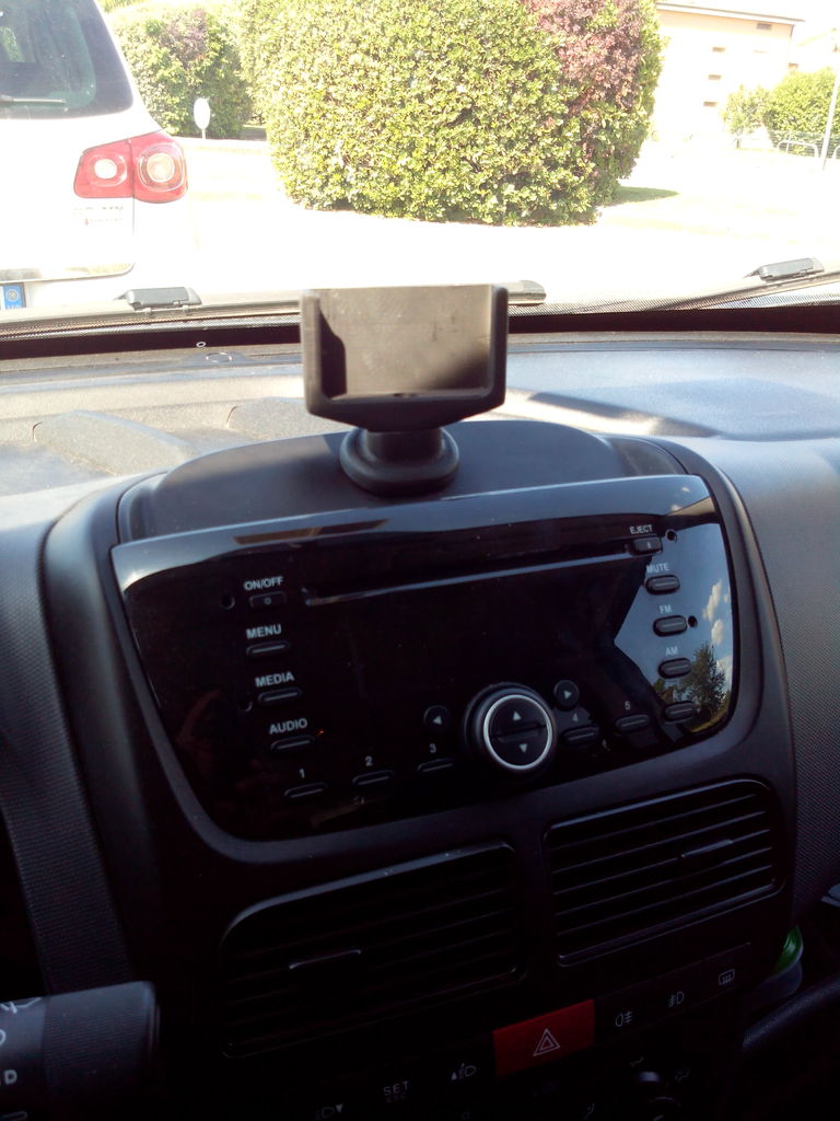 Крепление телефона на панели Fiat Doblo