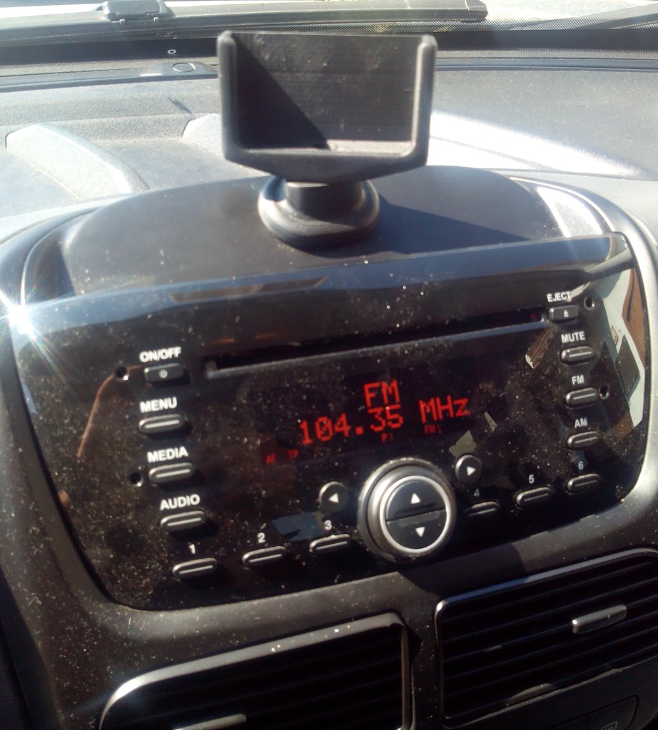 Крепление телефона на панели Fiat Doblo