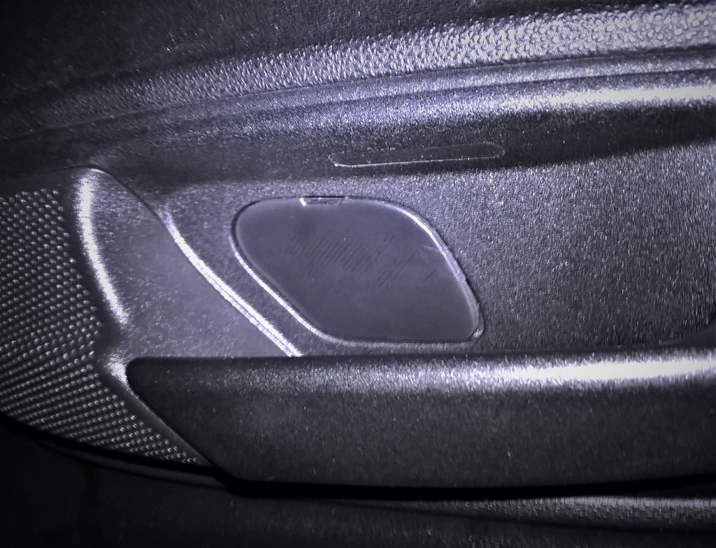 Внутренняя часть двери Fiat Punto