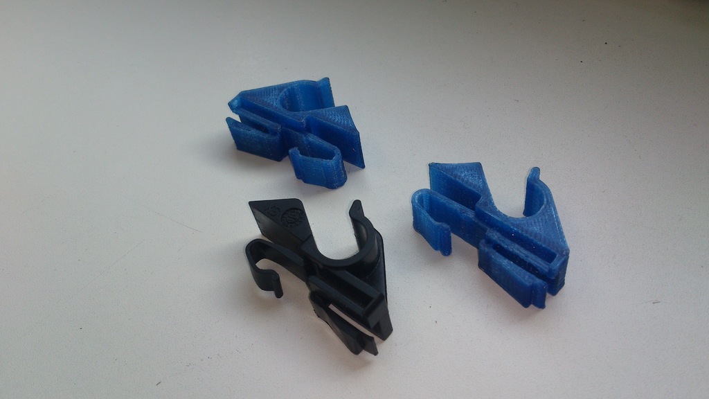 Клип из заднего сиденья автомобиля Fiat