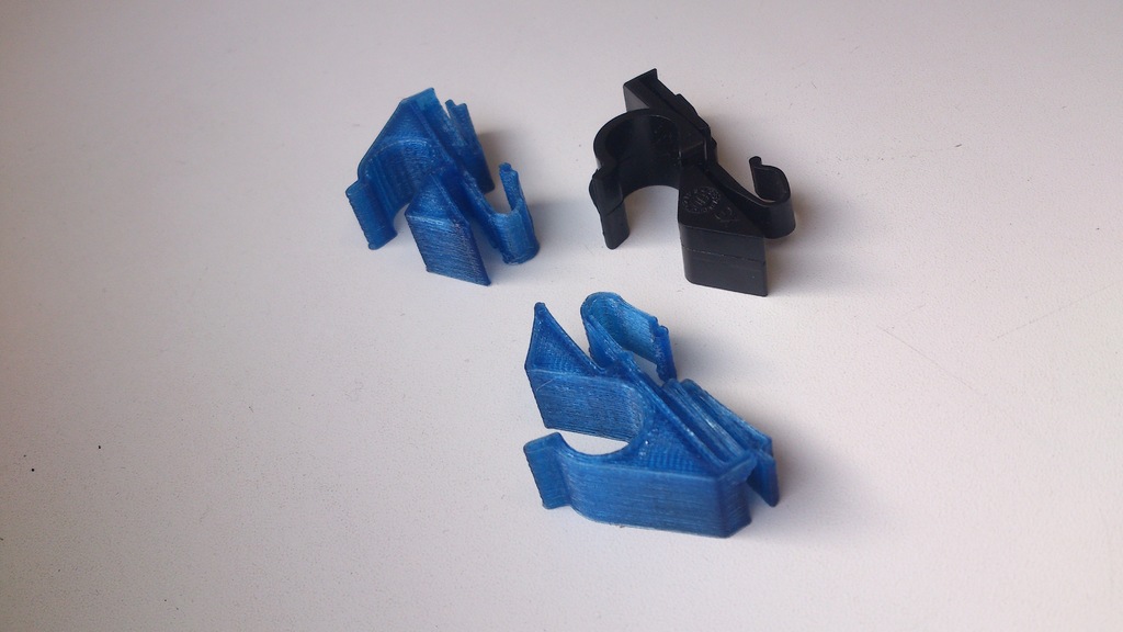 Клип из заднего сиденья автомобиля Fiat