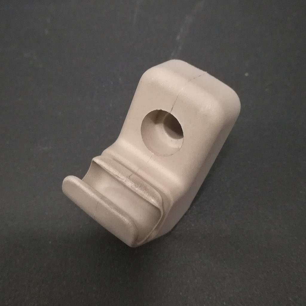 Поддержка замка солнцезащитного козырька с водительской стороны