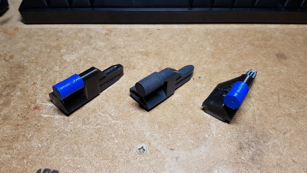 Пин полки Fiat Panda