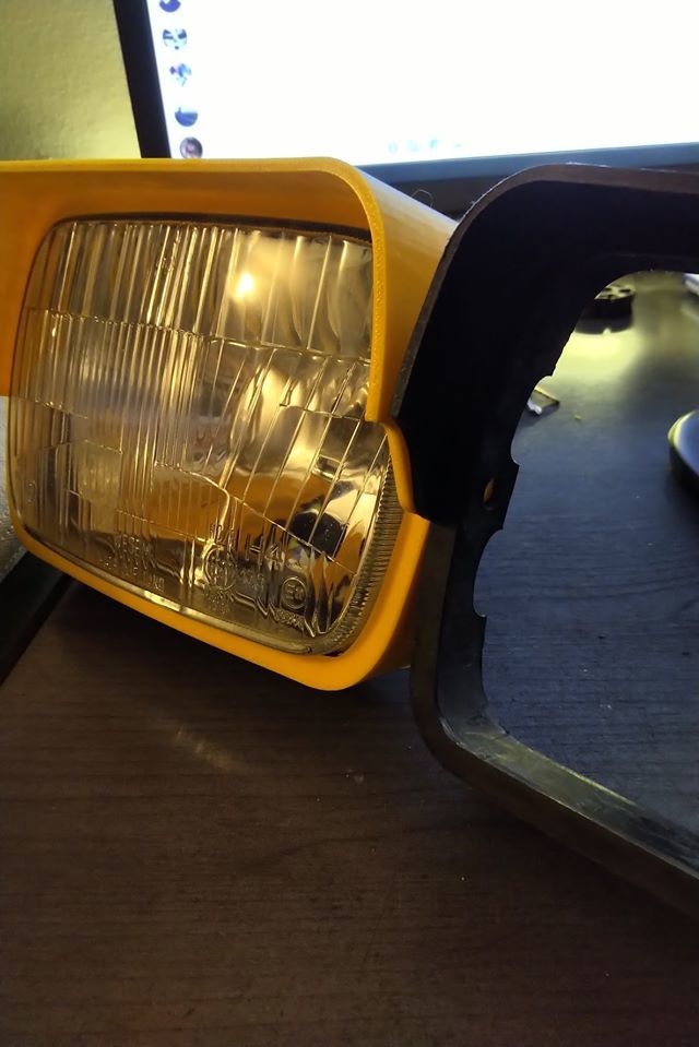 Рамка фары для венгерского Fiat 126p