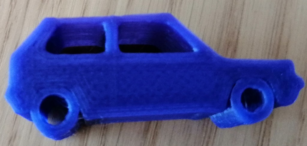 Игрушка Fiat Panda с низким уровнем детализации