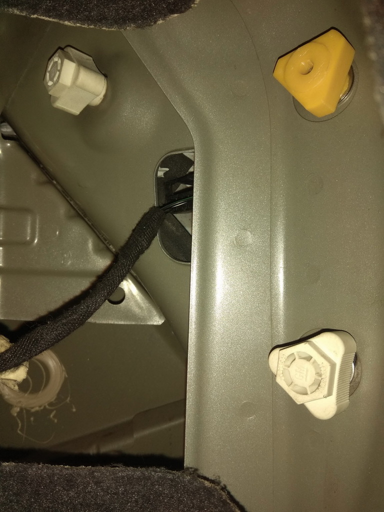 Крепление заднего фонаря OPEL/Vauxhall (резьба M5)