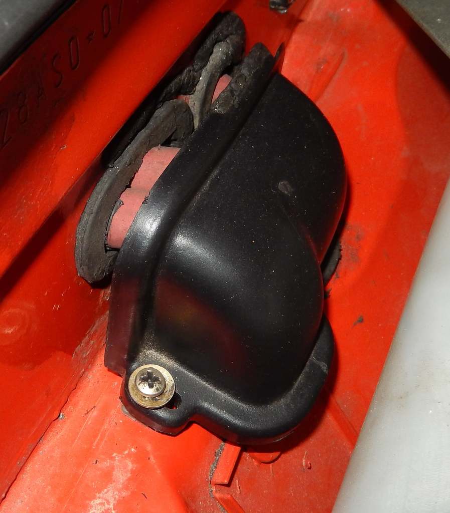 Крышка замены тормозного и сцепления шлангов