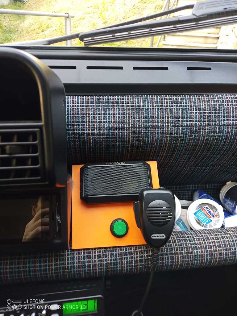 Держатель микрофона с приклеенным CB-динамиком