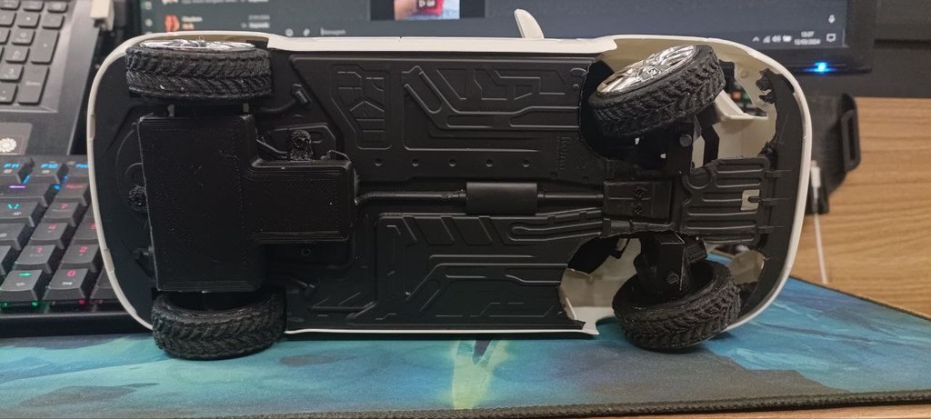 Направляющий ось для коляски FIAT Uno Attractive