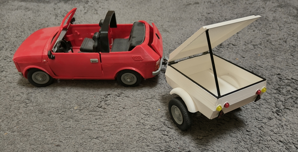 Модель Fiat 126p в кузове кабриолет масштаб 1/10