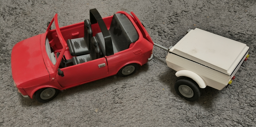 Модель Fiat 126p в кузове кабриолет масштаб 1/10