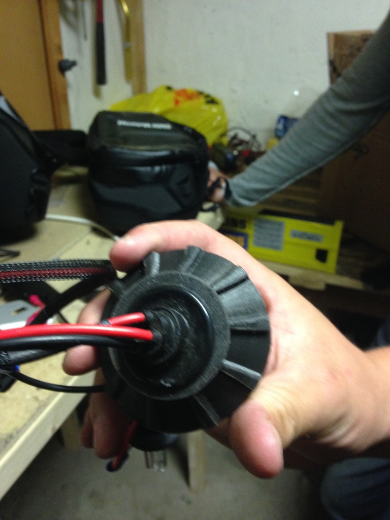 Крышка задней фаре с дополнительным отверстием