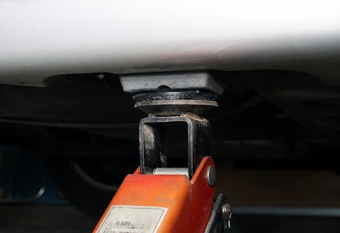 Инструмент для гидравлического домкрата BMW E46