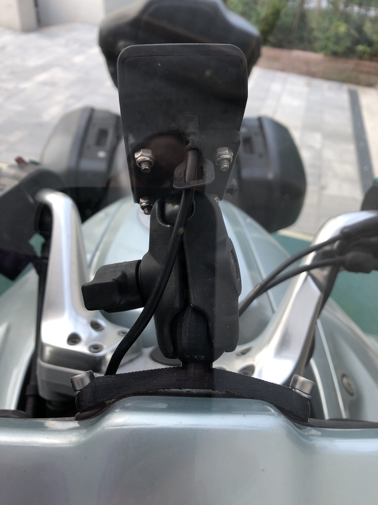 Установка спутниковой навигационной системы на BMW R1100RT