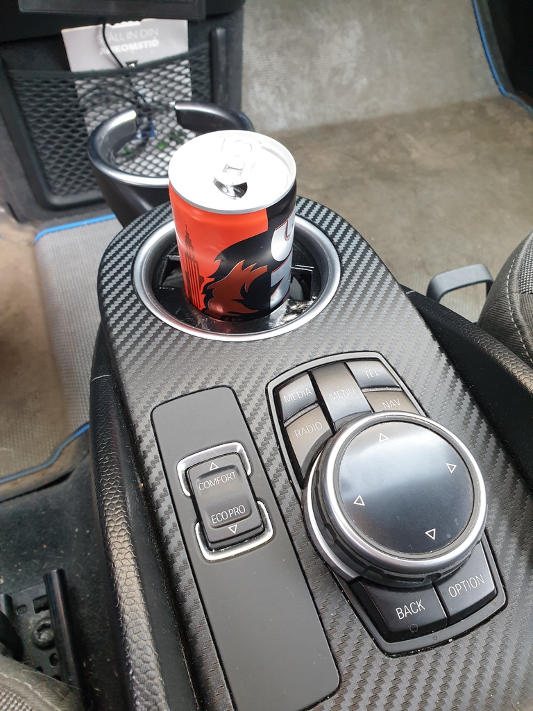 Вставка для переднего держателя стаканов в BMW i3