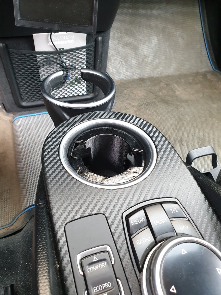 Вставка для переднего держателя стаканов в BMW i3