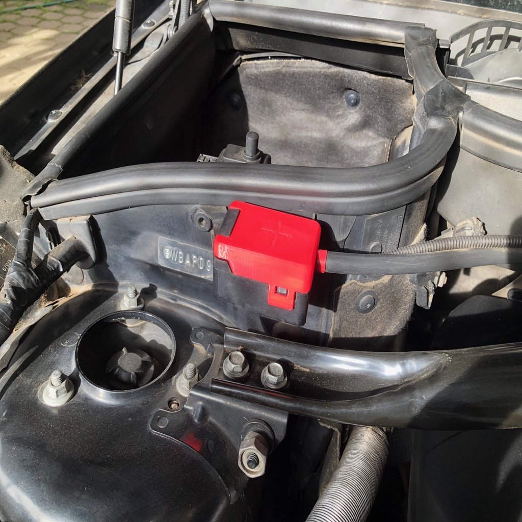 Крышка положительного клеммного блока батареи BMW (E46 3 серия, E83 X3)