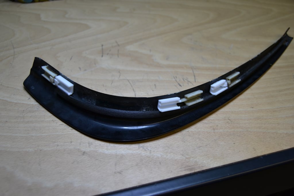 Крючки для молдинга на BMW E46