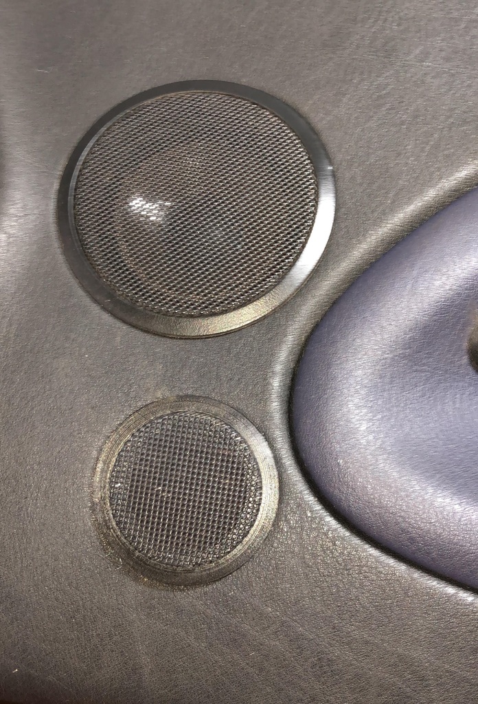 Крышка твитера панели передней двери