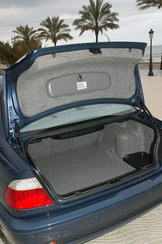 Винт для крепления крышки багажника BMW