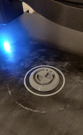 Круглый логотип BMW