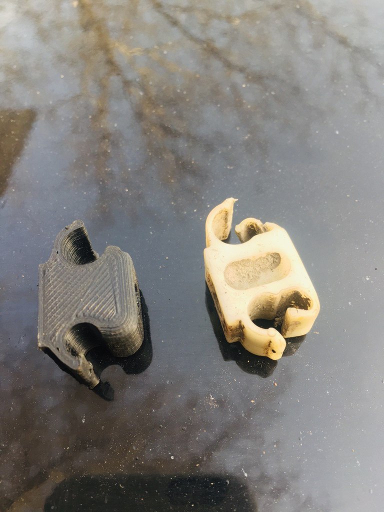 Держатель проводов передней стойки BMW E30