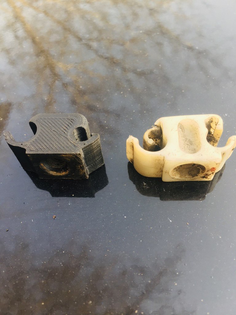 Держатель проводов передней стойки BMW E30