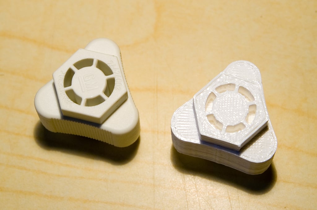 Запчасть для заднего фонаря Vectra/Astra/Signum/Zafira (гайка)