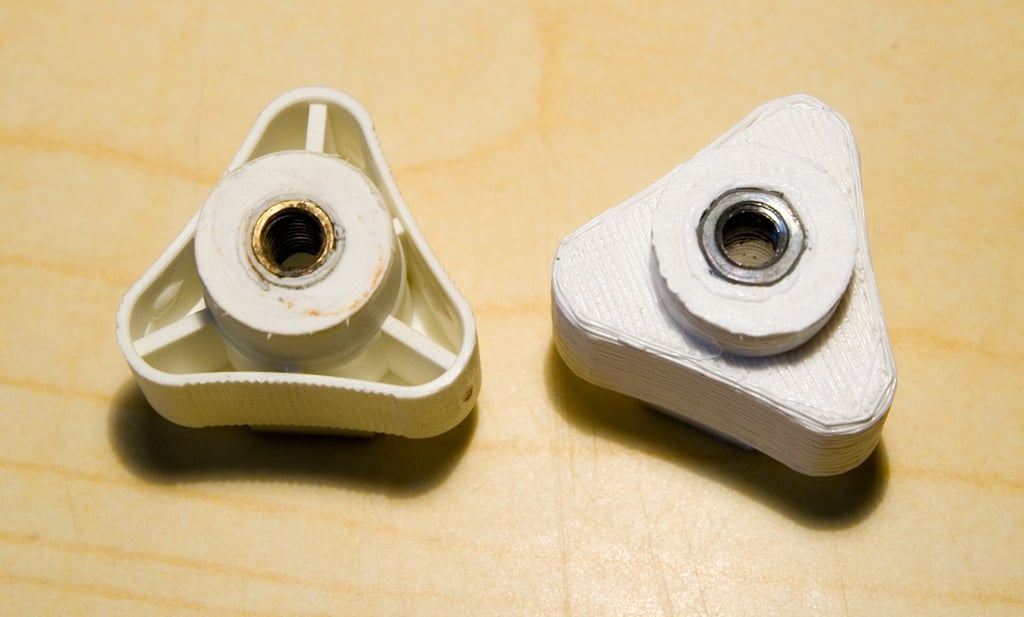 Запчасть для заднего фонаря Vectra/Astra/Signum/Zafira (гайка)