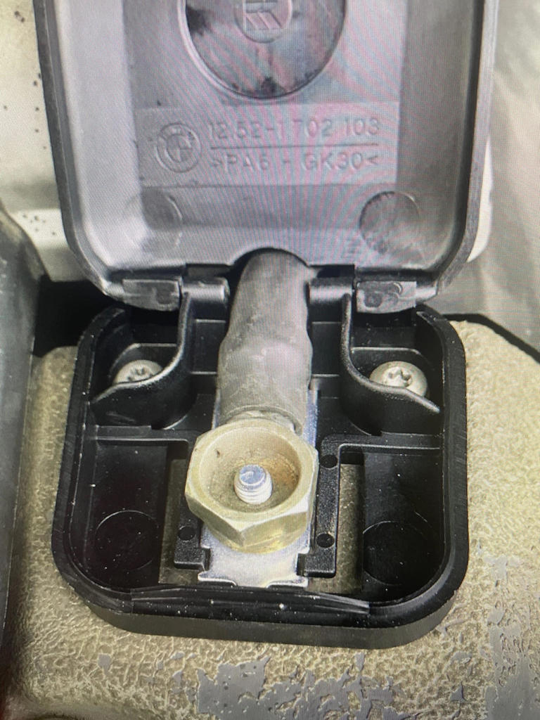 Держатель положительной клеммы для BMW E39