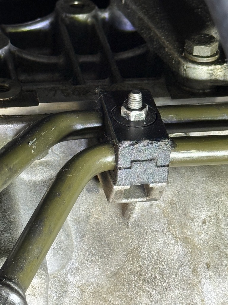 Кронштейн для охлаждающего масла BMW