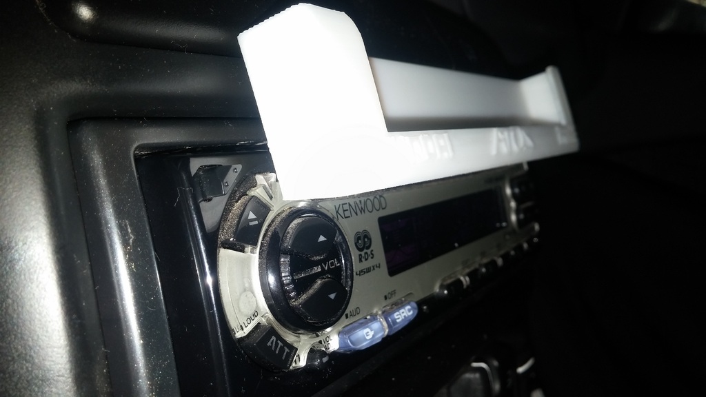 Держатель для телефона в слоте CD плеера