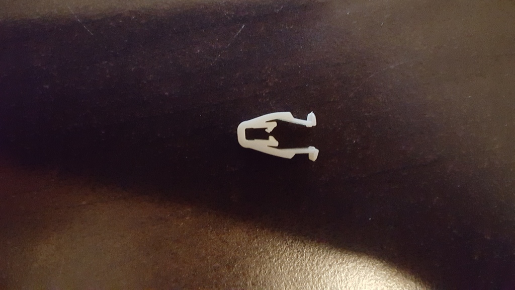 Клипсы для удержания обшивки панели в Hyundai Sonata