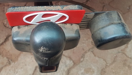 Знак для закрытия дополнительных отверстий на буксировочном крюке