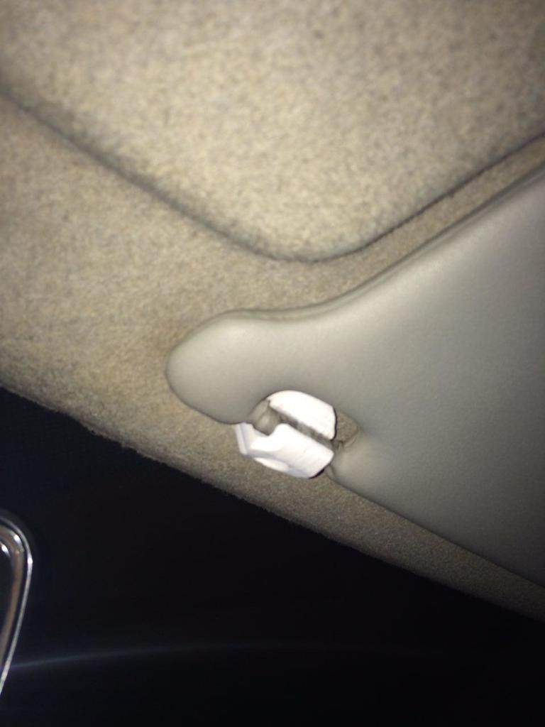 Замена для сломанных держателей занавесок в моем автомобиле