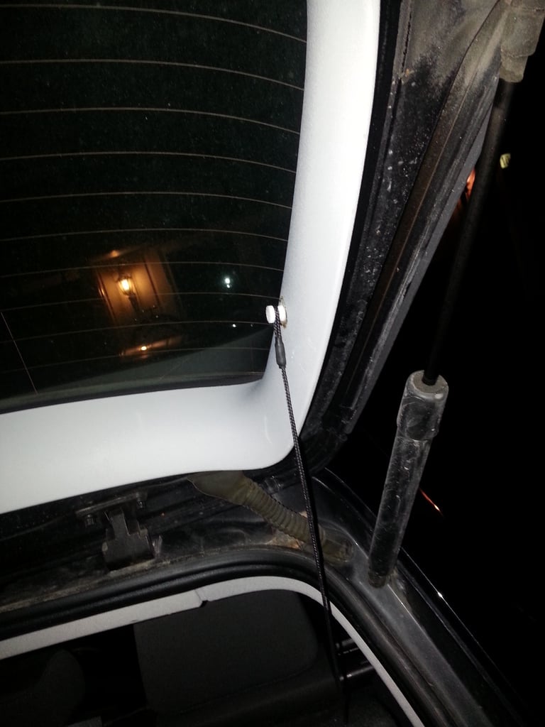 Держатель для задней полки багажника