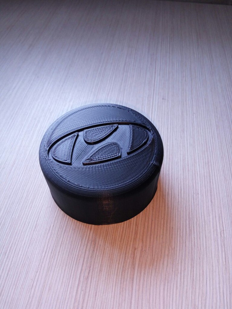 Колпак колеса автомобиля