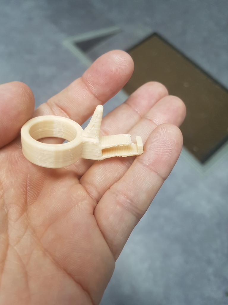 КРЕПЛЕНИЕ СТЕКЛА - ВЕНТИЛЯЦИОННОЕ ОТВЕРСТИЕ ДЛЯ АВАНТЕ ХЮНДАЙ