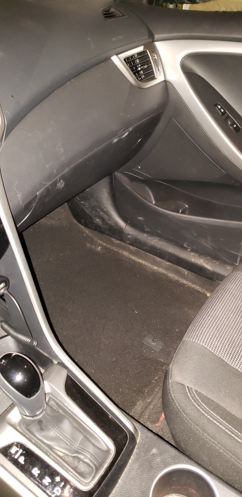 Клипса для коврика автомобиля