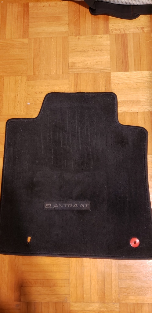 Клипса для коврика автомобиля