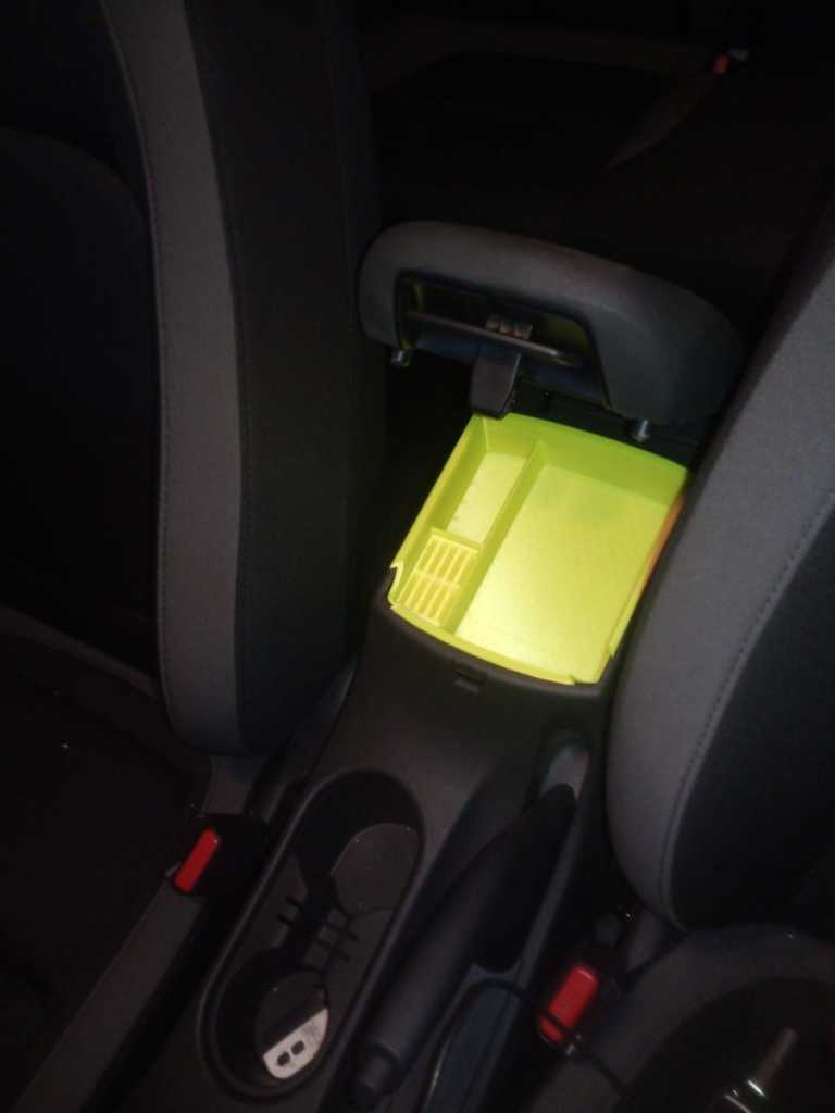 Центральный подлокотник Hyundai Kona Kauai с местом для хранения